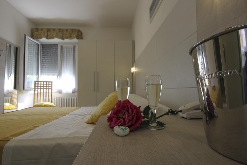 Hotel Miramare Форте дей Марми Стая снимка